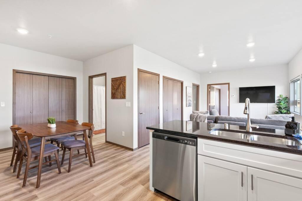 Brand New 2 Bd 2 Bth Near Dt And Perry District Appartement Spokane Buitenkant foto